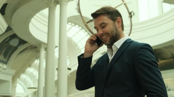 Smiling Good Looking Businessman Using Wireless Device Holding Smartphone Talking — Αρχείο Βίντεο