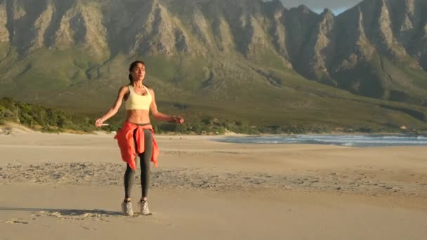 Incredibile Donna Sportiva Disabili Saltando Con Corda Salto Sulla Spiaggia — Video Stock