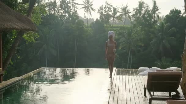 Отдых Выходного Дня Роскоши Бассейном Индонезийском Острове Бали Сексуальная Девушка — стоковое видео