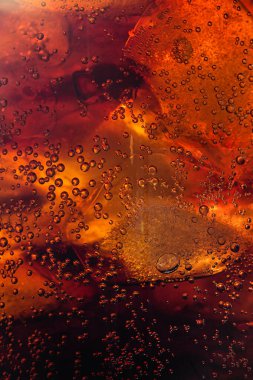  Bardakta buzlu ve limonlu kokteyl. Pepsi, Coca-Cola