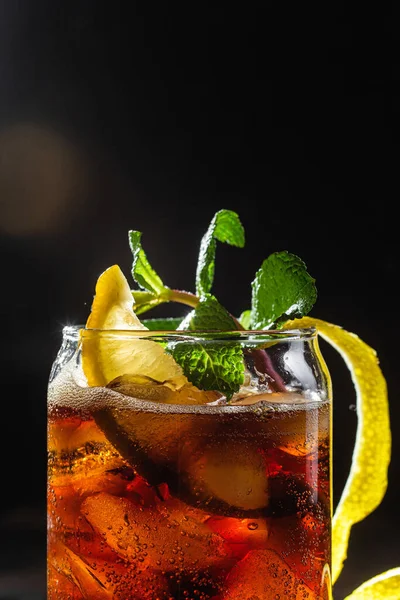 Cocktail Ice Lemon Glass Close Pepsi Coca Cola — Stock Photo, Image