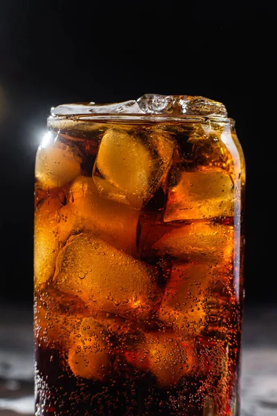Коктейль Льдом Лимоном Стакане Крупным Планом Пепси Кока Кола — стоковое фото