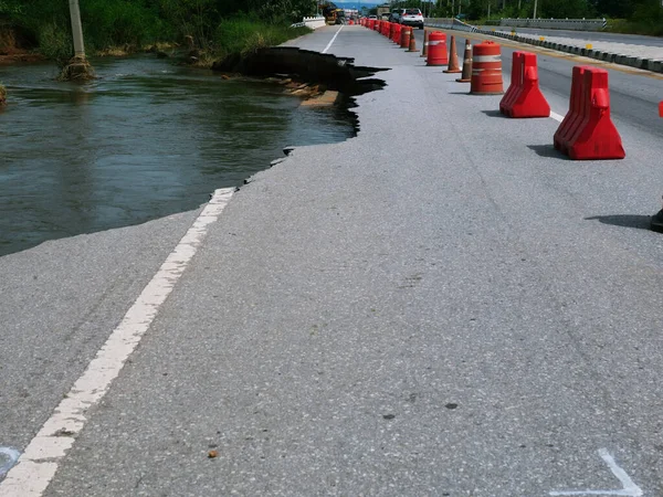 Les Inondations Naturelles Ont Endommagé Les Revêtements Routiers Endommagé Les — Photo