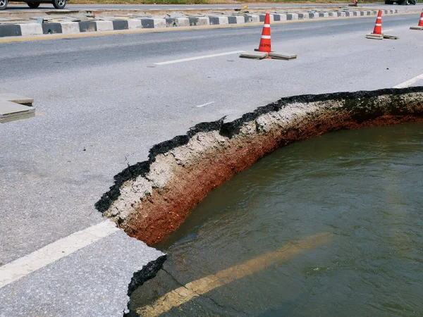 Los Desastres Naturales Por Inundaciones Han Dañado Las Superficies Las —  Fotos de Stock