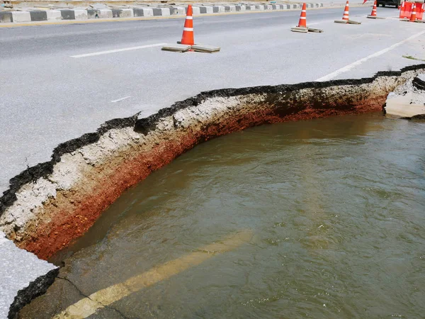 Natural Flood Disasters Have Damaged Road Surfaces Damaged Road Surfaces — Stock Photo, Image