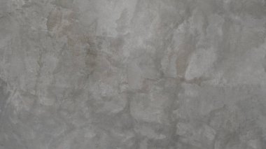 Eski beton duvar yıpranmış, yüzeyi çizilmiş, yüzeyi çizilmiş ve hasar görmüştü. Esrarengiz eski-muhafazakar bir arka plan için.