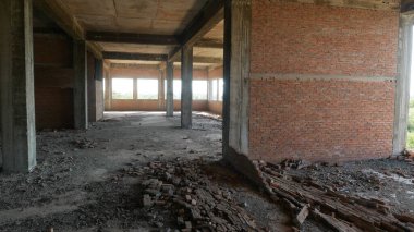 Terk edilmiş eski binaların olduğu bölge. İnşaat yok edilemez..