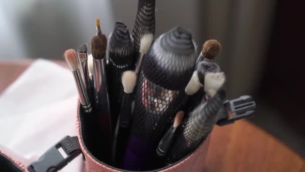 Set de pinceles de maquillaje profesional. Maquillaje herramientas de artista para cosméticos decorativos — Vídeo de stock