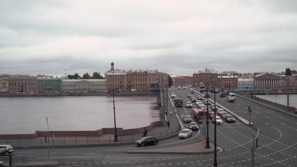 サンクトペテルブルクの街のパノラマ。上からネヴァ川までの眺め. — ストック動画