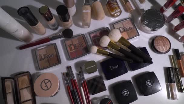 For makeup - brushes, shadows, blush, foundation, lipstick, mascara, eye shadow. — Stockvideo