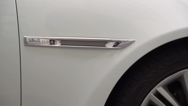 White luxury sedan Jaguar XJ long car parked in a city street. — Vídeo de Stock