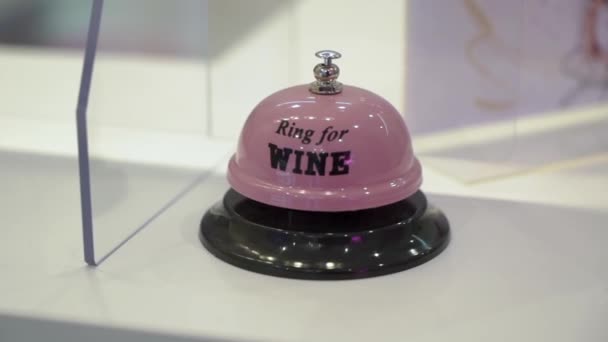 Ring for wine. Pink metal bell on the bar counter — Αρχείο Βίντεο