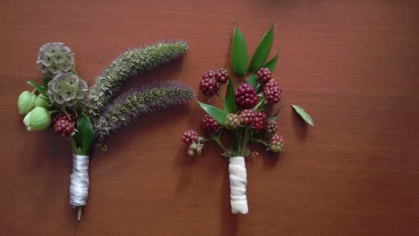 Boutonniere of the groom and the groomsman. Flower arrangement on a jacket. — Videoclip de stoc