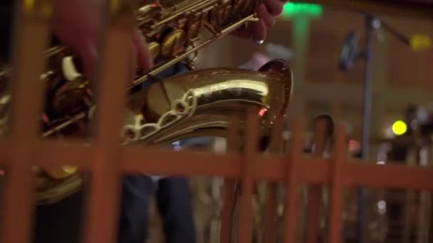 Saxophonist playing saxophone at the party. Man with golden sax player. — Stock Video