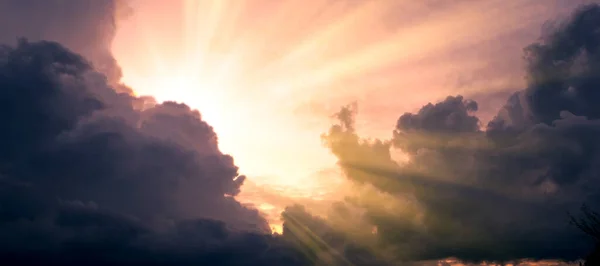 Cloudscape Image Dark Stormy Clouds Blue Sky Sun Beam Rays — Stock Photo, Image