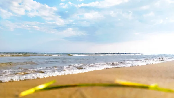 Mare Spiaggia Cielo Blu Sabbia Sole Luce Del Giorno Relax — Foto Stock