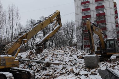 destroyed multi-storey residential building in the city