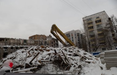 destroyed multi-storey residential building in the city