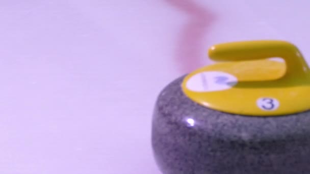 Murciélago curling hielo amarillo 2022 — Vídeos de Stock