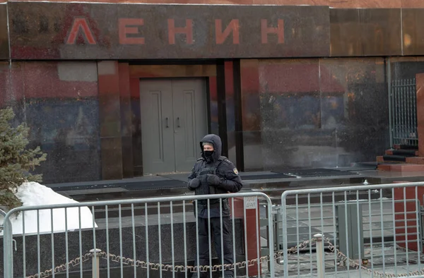 Mausoleo de Lenins y guardia de seguridad en invierno de 2022 — Foto de Stock