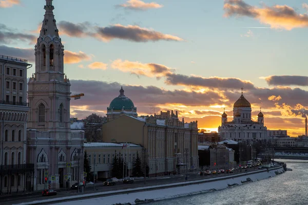 Rosneft gebouw in de avond In Moskou in de winter — Stockfoto