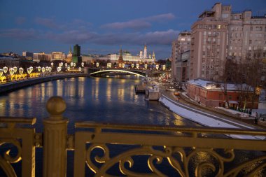 Moskva Nehri kışından Kremlin manzarası
