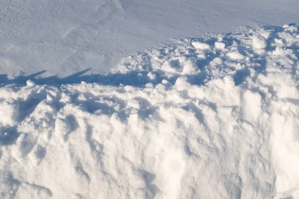 Fundo de neve branco. Neve fofa para cartaz, calendário, post, protetor de tela, papel de parede, cartão postal, cartão, banner, capa, cabeçalho para o site. Foto de alta qualidade — Fotografia de Stock