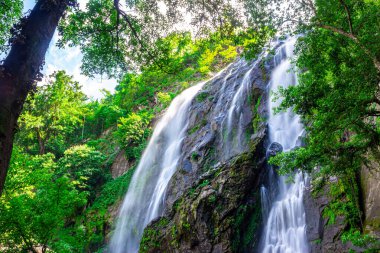 Manzara fotoğrafları Khlong Lan Şelalesi, Tayland 'ın Khlong Lan Milli Parkı' ndaki güzel şelale..