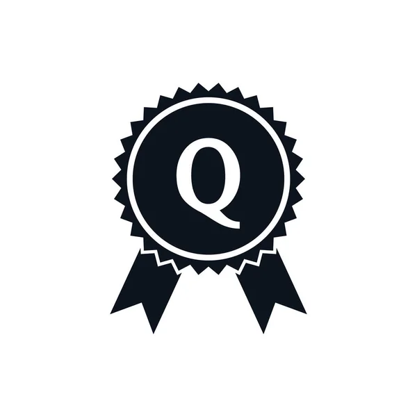 受賞者は Qロゴテンプレート上のメダルバッジを受賞しました ベストセラーバッジ Qベクトルのロゴデザイン — ストックベクタ