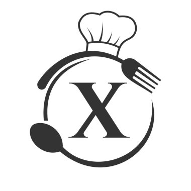 X harfi üzerinde restoran logosu. Şef Şapka, Kaşık ve Restoran Logosu için Çatal ve Çatal içeren X harfi logosu.