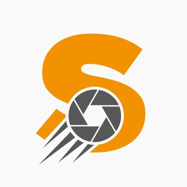 S harfi fotoğraf makinesi logosu mercek konsepti. Fotoğraf Kamerası Sembol Vektör Şablonu