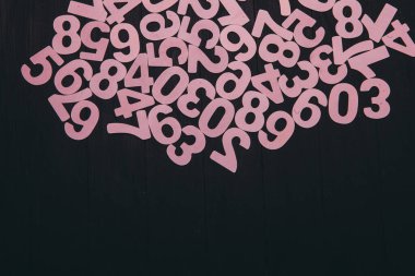 Rakamların geçmişi. Sıfırdan dokuza kadar. Mali veri kavramı. Matematik. Sayılarla kusursuz desen. finansal kriz konsepti. İş başarısı