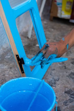 Mavi cadde ve Chefchaouen, Fas 'taki evler. Güzel renkli ortaçağ sokağı Yumuşak mavi renklere boyanmış.