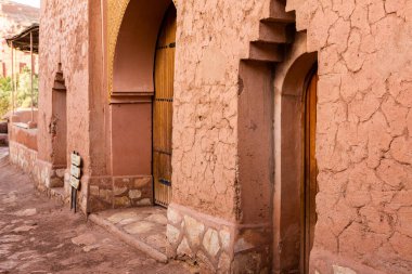 Fas 'tan Kasbah Ait Ben Haddou. Sahra Çölü 'nden kaleler ve geleneksel kil evler. 