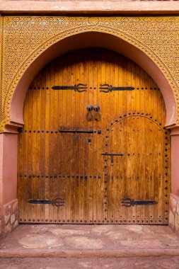 Fas 'tan Kasbah Ait Ben Haddou. Sahra Çölü 'nden kaleler ve geleneksel kil evler. 