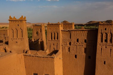 Fas 'tan Kasbah Ait Ben Haddou. Sahra Çölü 'nden kaleler ve geleneksel kil evler. 