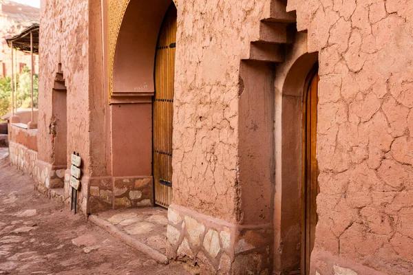 Fas 'tan Kasbah Ait Ben Haddou. Sahra Çölü 'nden kaleler ve geleneksel kil evler. 