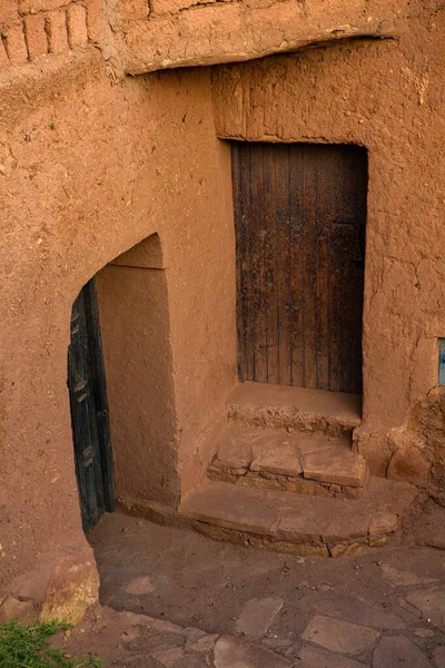모로코의 에이트 벤하두 사하라 사막에 벽화와 전통적 — 스톡 사진