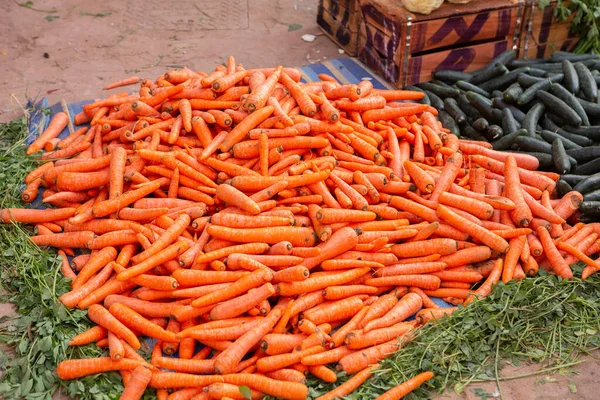 スパイス ナッツ 果物や野菜と街のモロッコの地元市場 — ストック写真