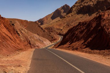 Fas, Afrika 'da geleneksel renkli küçük cadde