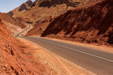 Fas, Afrika 'da geleneksel renkli küçük cadde