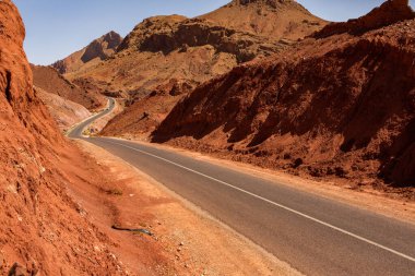 Fas, Afrika 'da geleneksel renkli küçük cadde