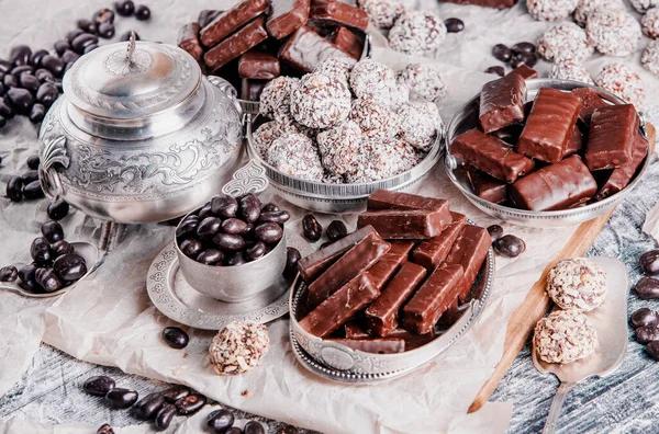 Auswahl Köstlichen Schokoladenbonbons Hintergrund Schokoladenbonbons Isoliert — Stockfoto