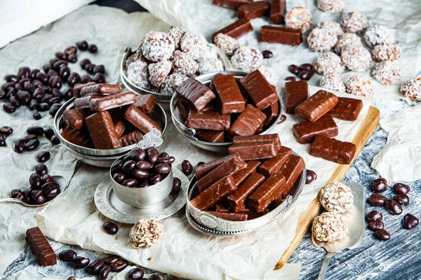 Auswahl Köstlichen Schokoladenbonbons Hintergrund Schokoladenbonbons Isoliert — Stockfoto