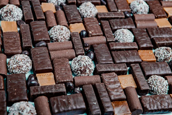 Assortiment Van Heerlijke Chocolade Snoepjes Achtergrond Chocolade Snoep Geïsoleerd — Stockfoto