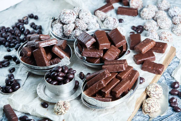 Auswahl Köstlichen Schokoladenbonbons Hintergrund Schokoladenbonbons Isoliert — Stockfoto