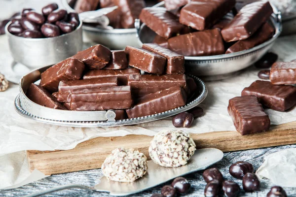 Auswahl Köstlichen Schokoladenbonbons Hintergrund Schokoladenbonbons Isoliert — Stockfoto