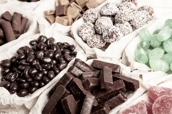ประเภทของขนมช อคโกแลตแสนอร ขนมช อคโกแลตแยก — ภาพถ่ายสต็อก