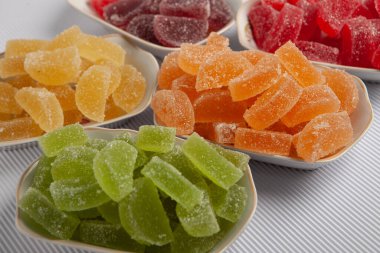 Bir sürü marmelatlı şeker ya da jöleli şeker.