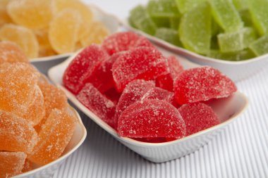 Bir sürü marmelatlı şeker ya da jöleli şeker.